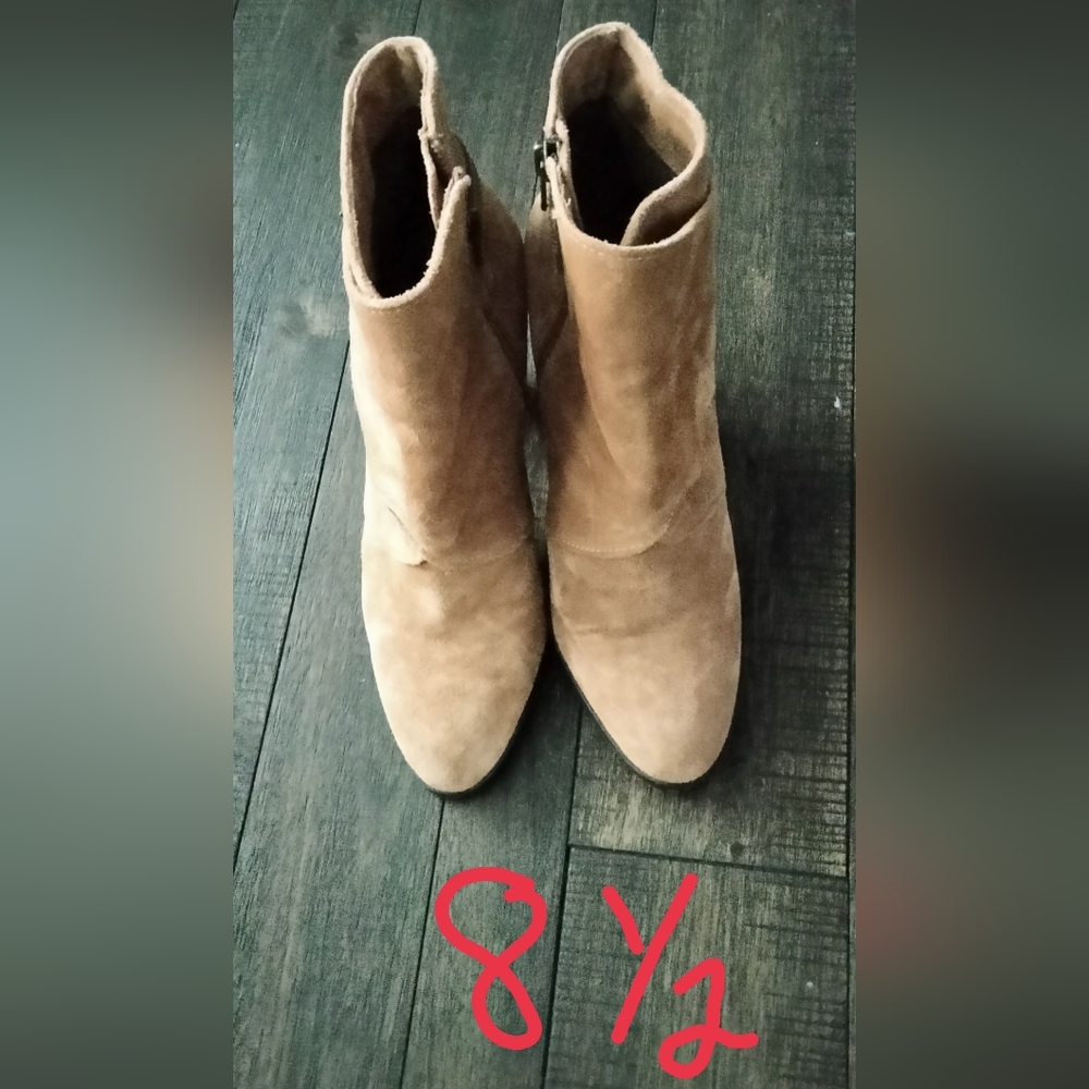 Nicole Quinn Stylish Tan Ankle Boots